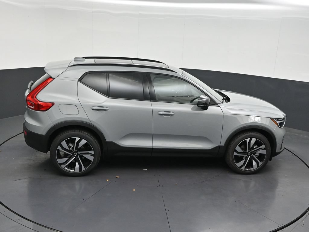 New 2026 Volvo XC40 B5 Plus w/ Protection Package Premier AWD/4WD image 18