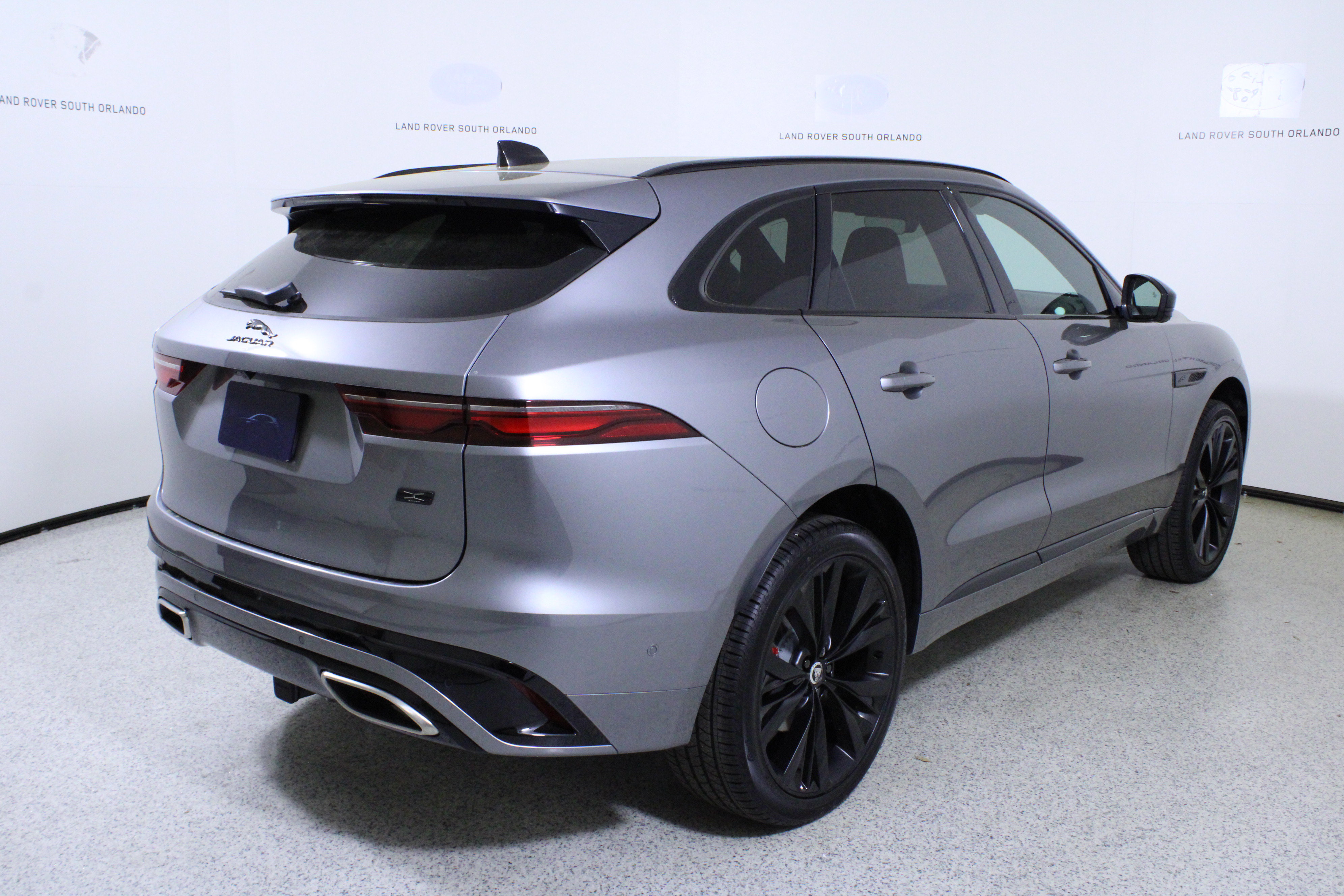 New 2026 Jaguar F-PACE R-Dynamic S image 7