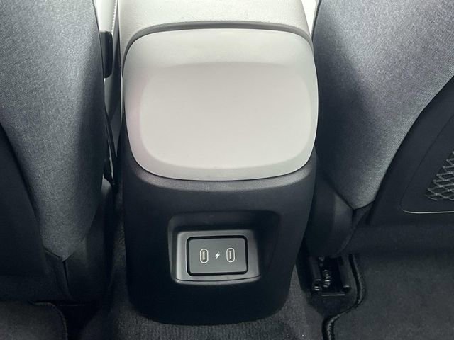 Used 2025 Hyundai Elantra Limited image 17