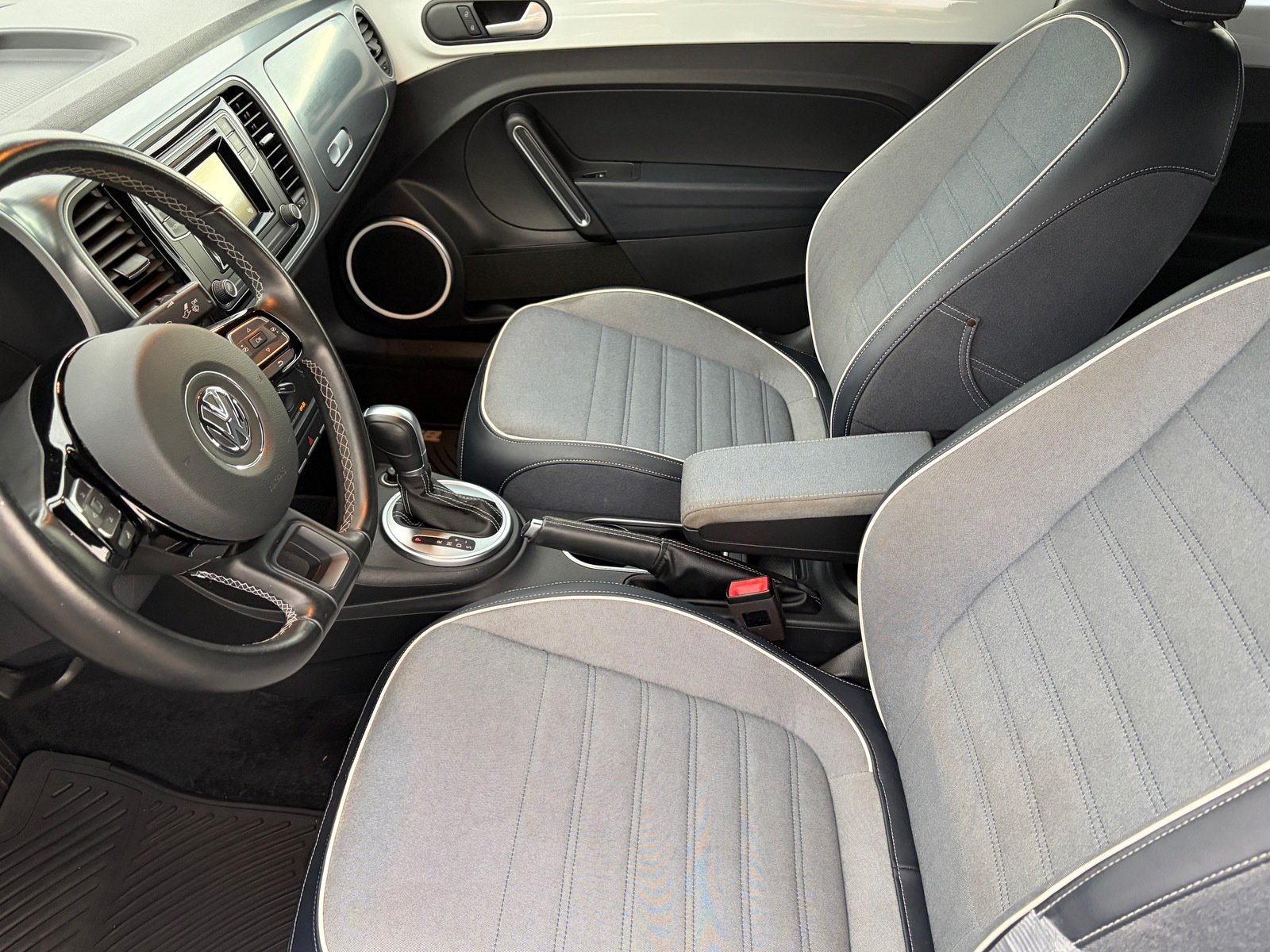Used 2016 Volkswagen Beetle 1.8T S FWD image 15