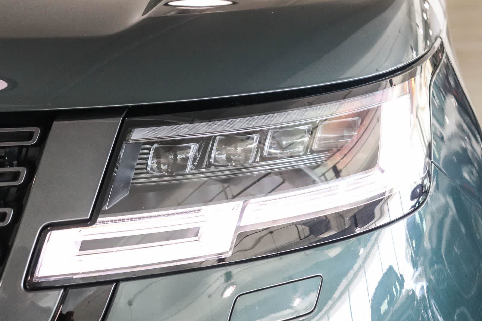Used 2025 Land Rover Range Rover SE AWD/4WD image 7