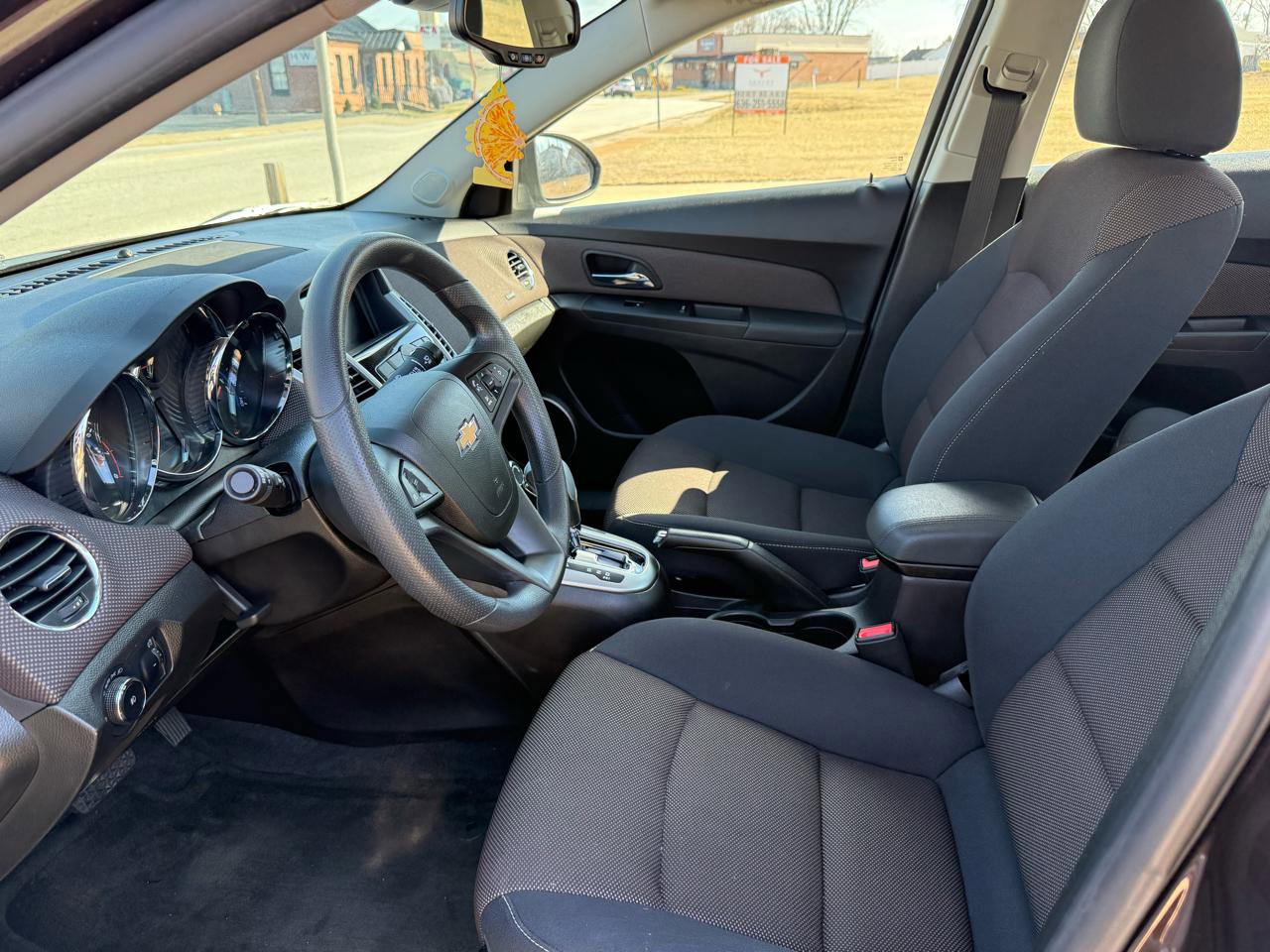 Used 2015 Chevrolet Cruze LT w/ Sun And Sound Package image 5