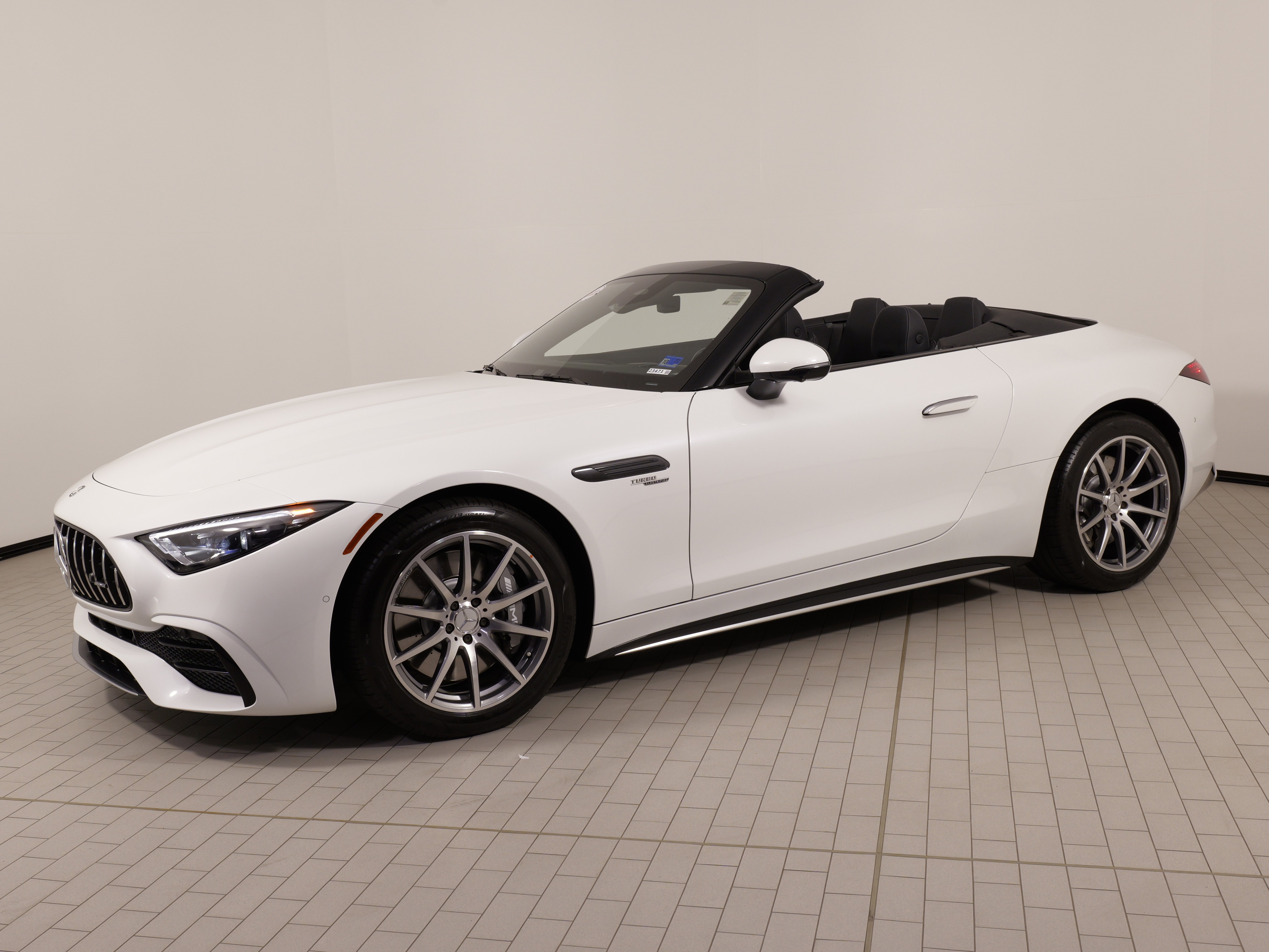 Used 2023 Mercedes-Benz SL 43 AMG image 1