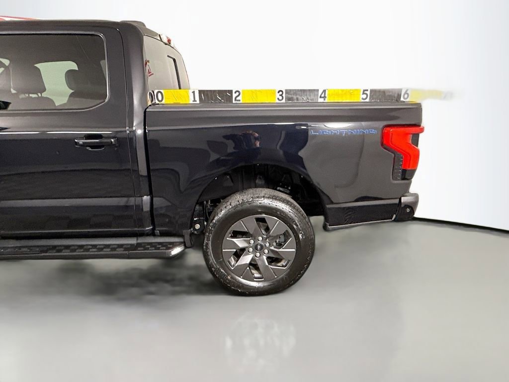 Used 2023 Ford F150 Lightning Lariat AWD/4WD image 31