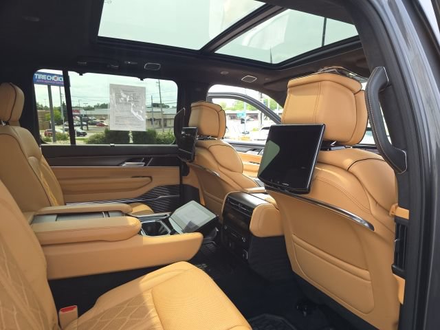 Used 2025 Jeep Grand Wagoneer L Series III w/ Rear Seat Video Group 1 AWD/4WD image 57