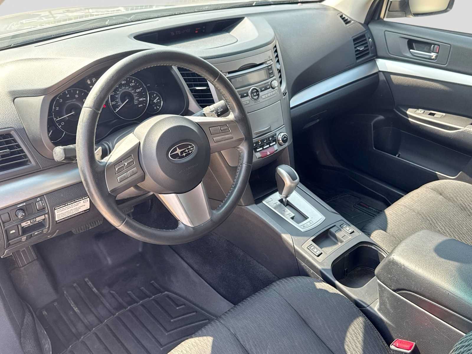 Used 2010 Subaru Outback 2.5i Premium AWD/4WD image 2