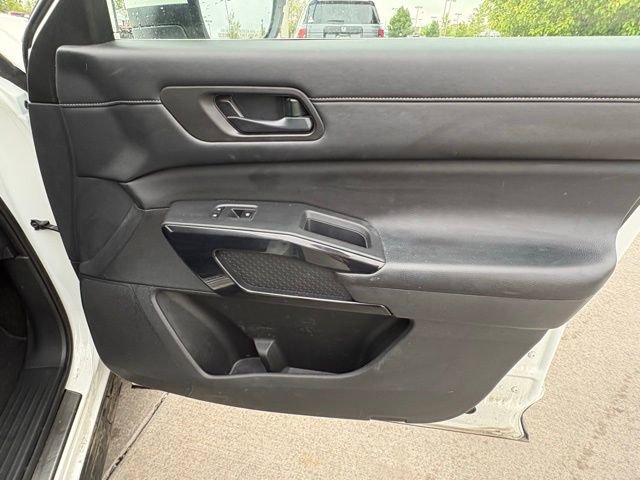 Used 2024 Nissan Pathfinder SV w/ SV Premium Package AWD/4WD image 33