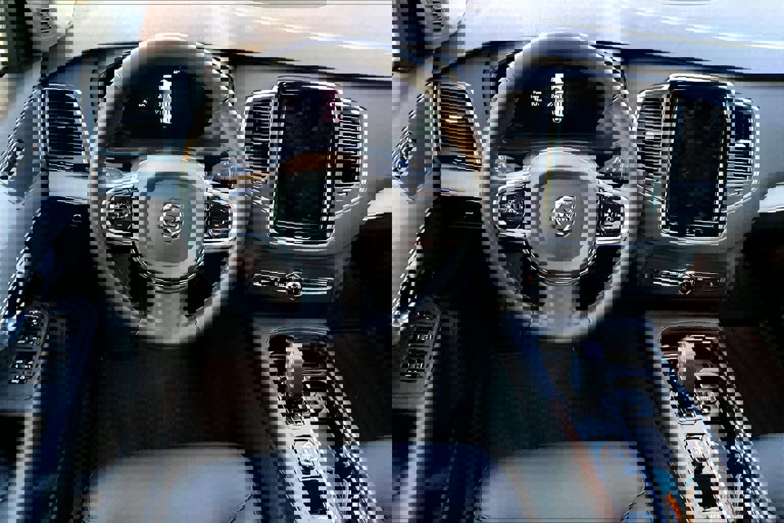 Used 2024 Volvo XC90 B5 Core w/ Protection Package Premier image 5