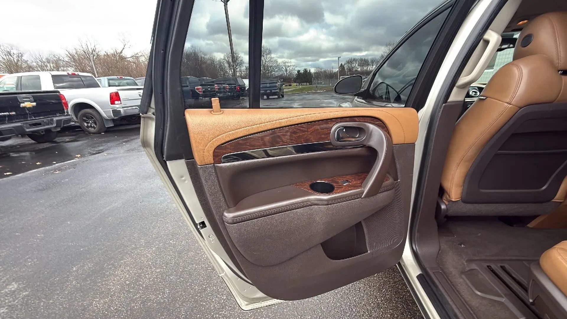Used 2015 Buick Enclave Leather FWD image 11