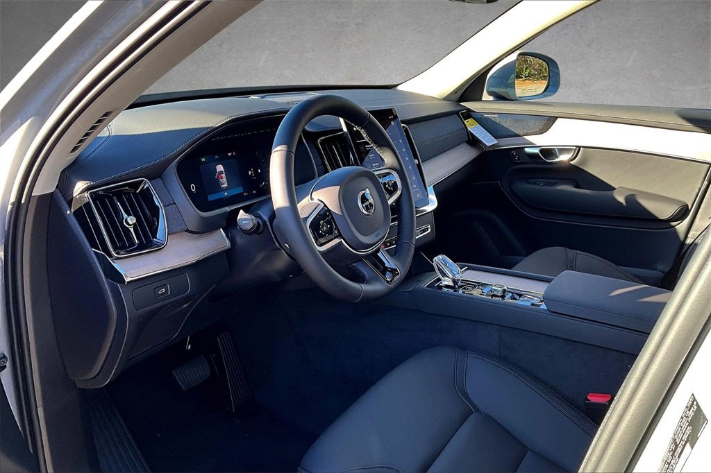New 2026 Volvo XC90 B6 Plus w/ Protection Package Premier image 7