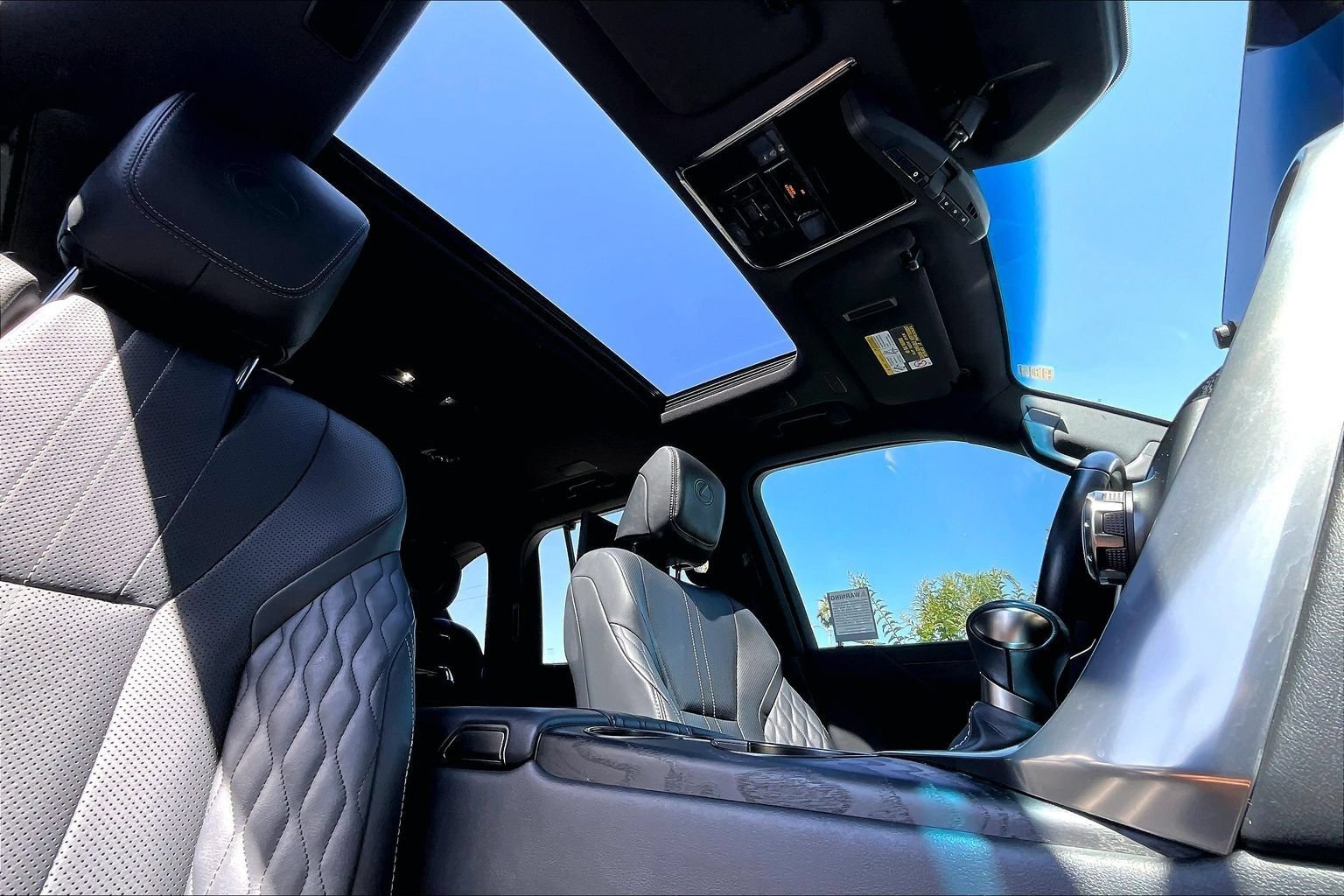 Used 2022 Lexus LX 600 4WD w/ Accessory Package (Z1) image 22