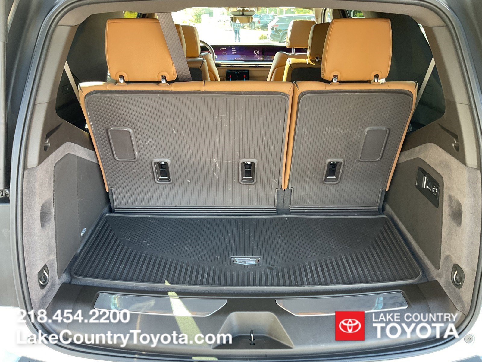 Used 2026 Cadillac Escalade Luxury w/ LPO, Floor Liner Package AWD/4WD image 11