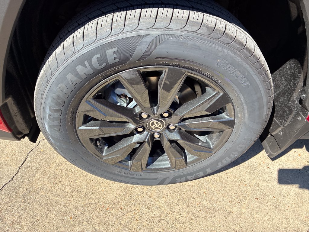 New 2026 Toyota RAV4 XLE Premium AWD/4WD image 32