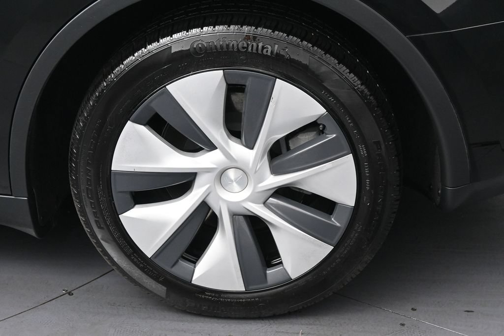Used 2023 Tesla Model Y 2WD image 35