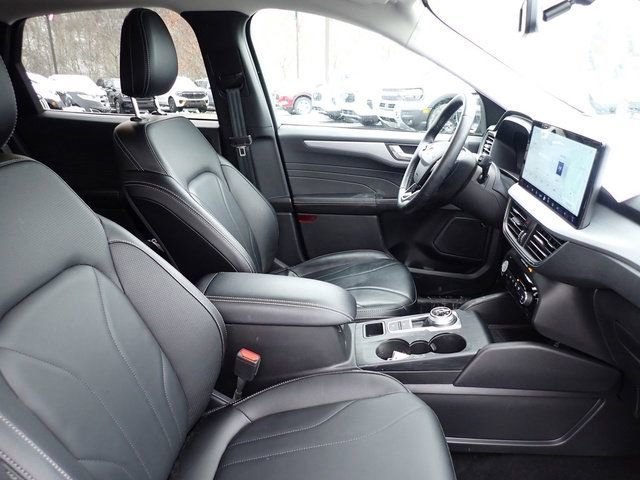 Certified 2025 Ford Escape Platinum w/ Premium Technology Package image 10