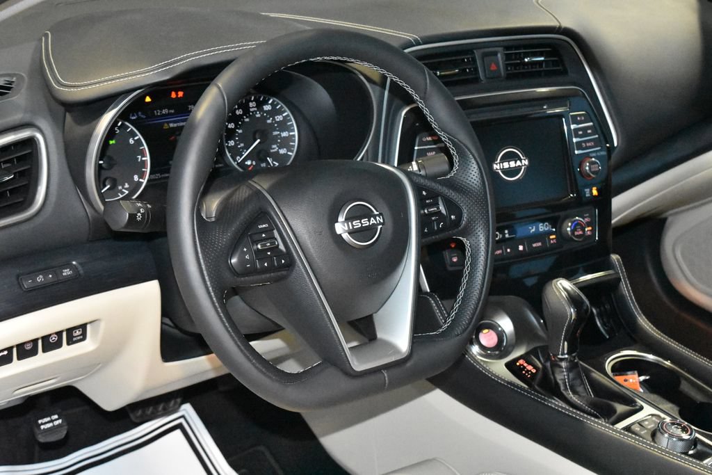 Used 2023 Nissan Maxima Platinum w/ Sport Mat Group FWD image 2