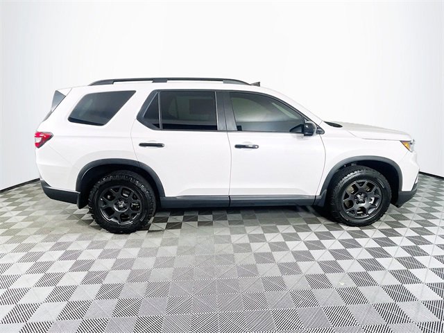 Used 2025 Honda Pilot TrailSport image 9