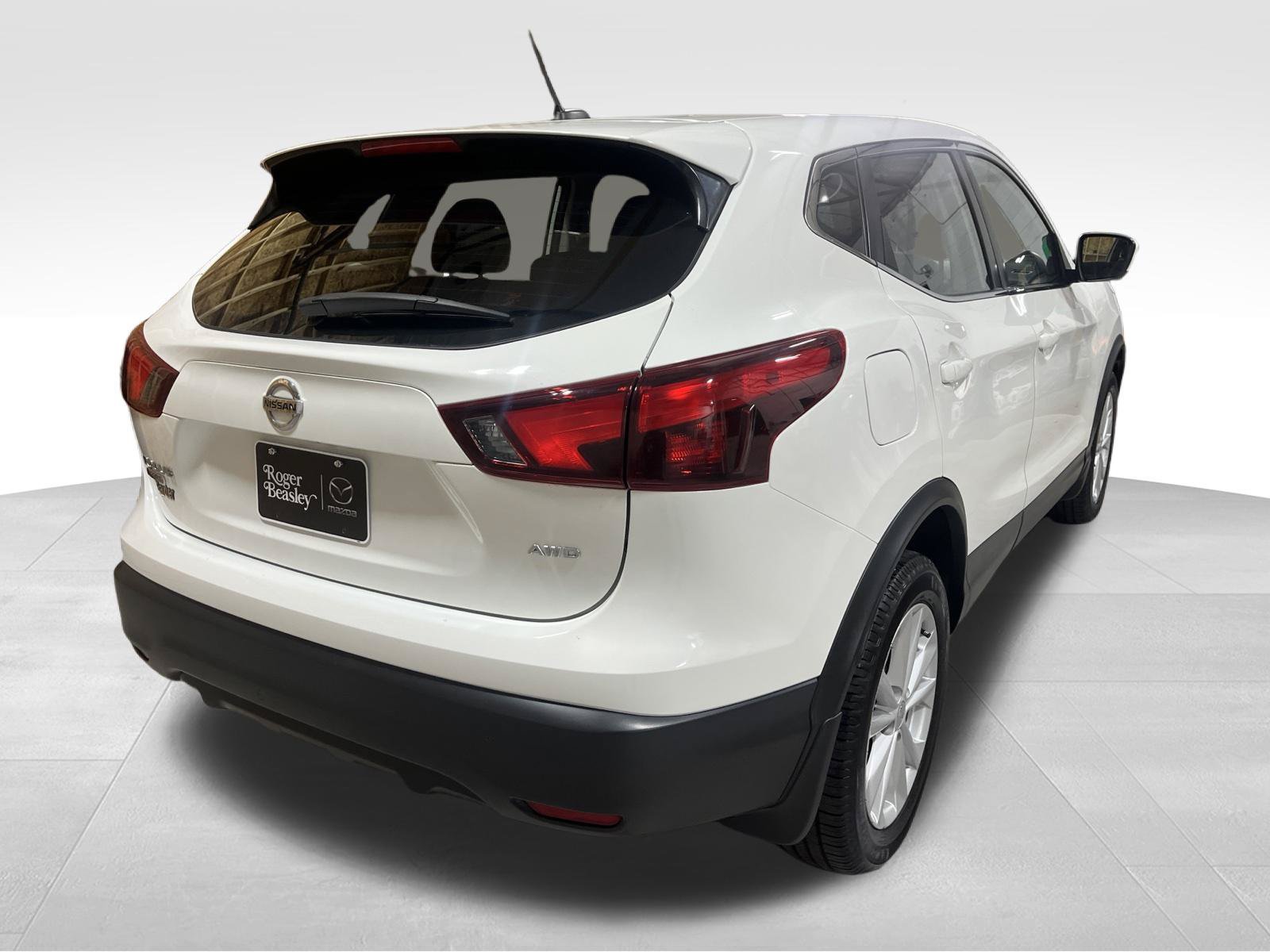 Used 2018 Nissan Rogue Sport S w/ S Appearance Package AWD/4WD image 5