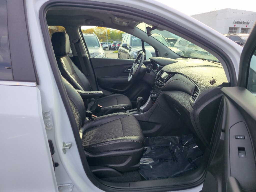 Certified 2019 Chevrolet Trax LT w/ LT Convenience Package FWD image 25