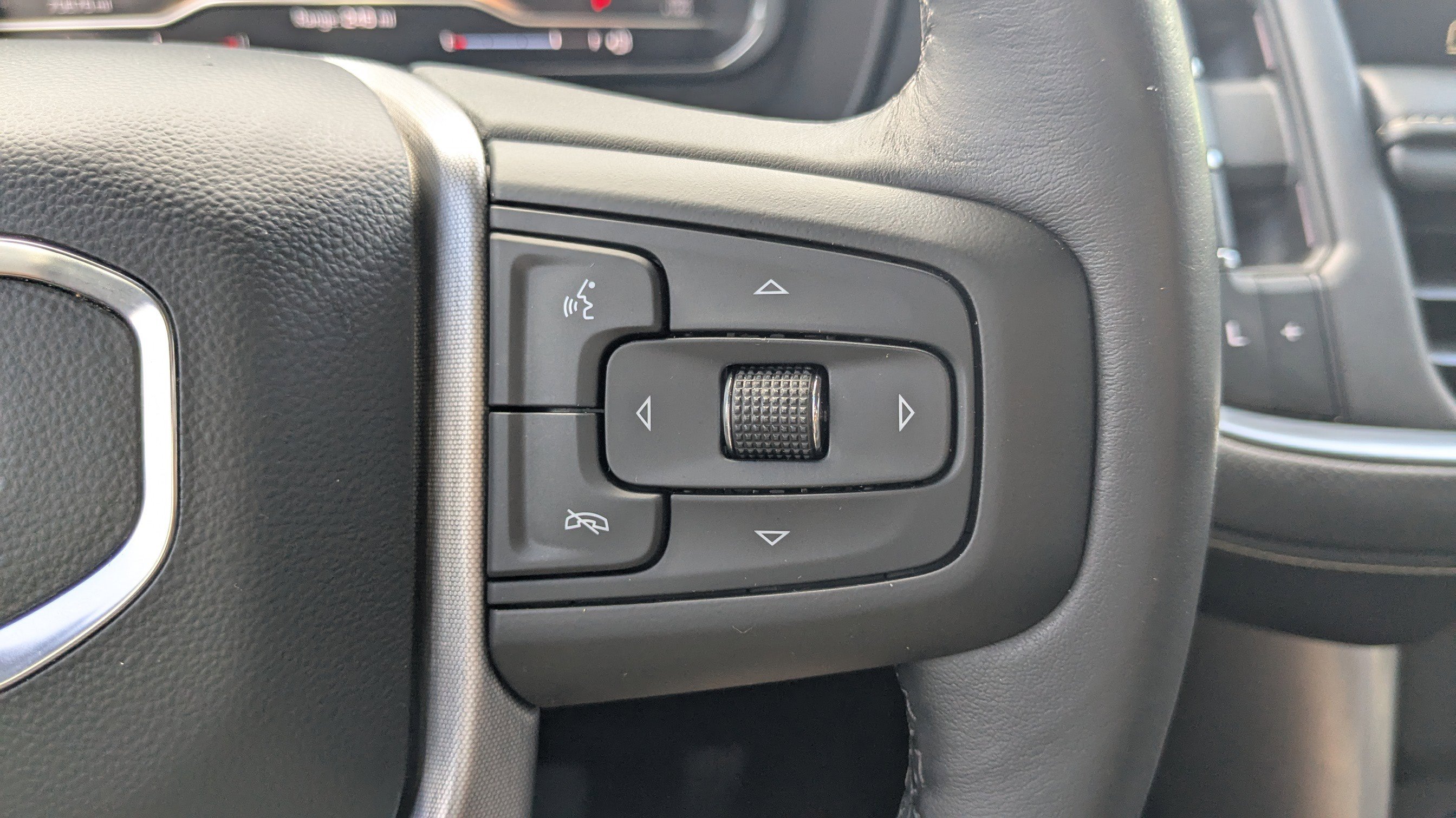 Used 2022 GMC Yukon SLT w/ SLT Premium Package image 32