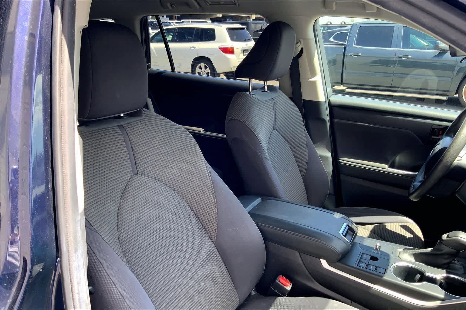 Used 2023 Toyota Highlander L image 14