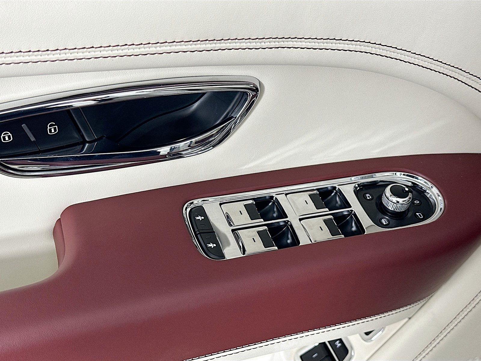 New 2026 Bentley Bentayga AWD/4WD image 19