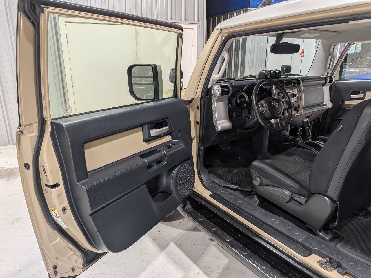 Used 2014 Toyota FJ Cruiser 4WD w/ Upgrade Package image 18