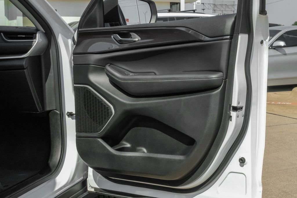 Used 2022 Jeep Grand Cherokee Laredo w/ Luxury Tech Group I image 54