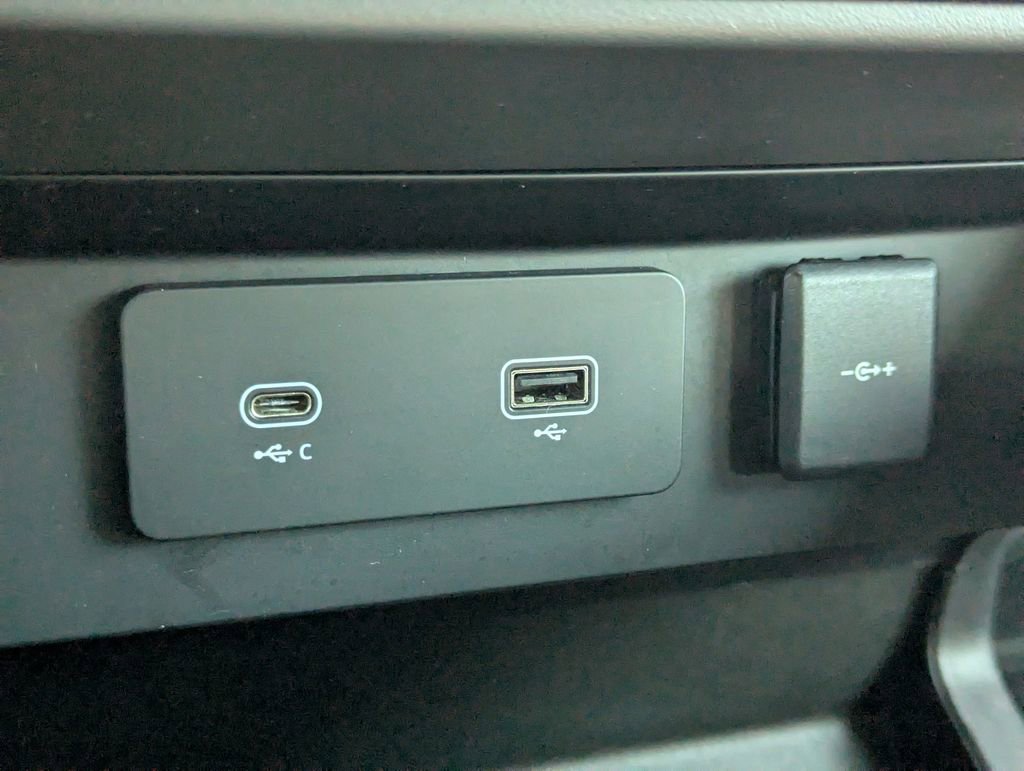 Used 2023 Land Rover Defender 130 X image 21