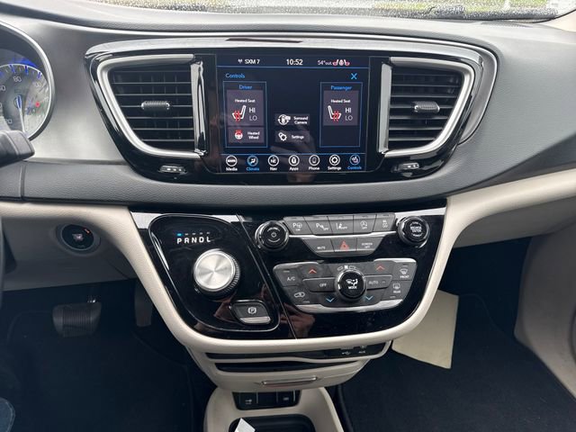 Used 2020 Chrysler Pacifica Touring-L w/ Advanced Safetytec Group FWD image 27