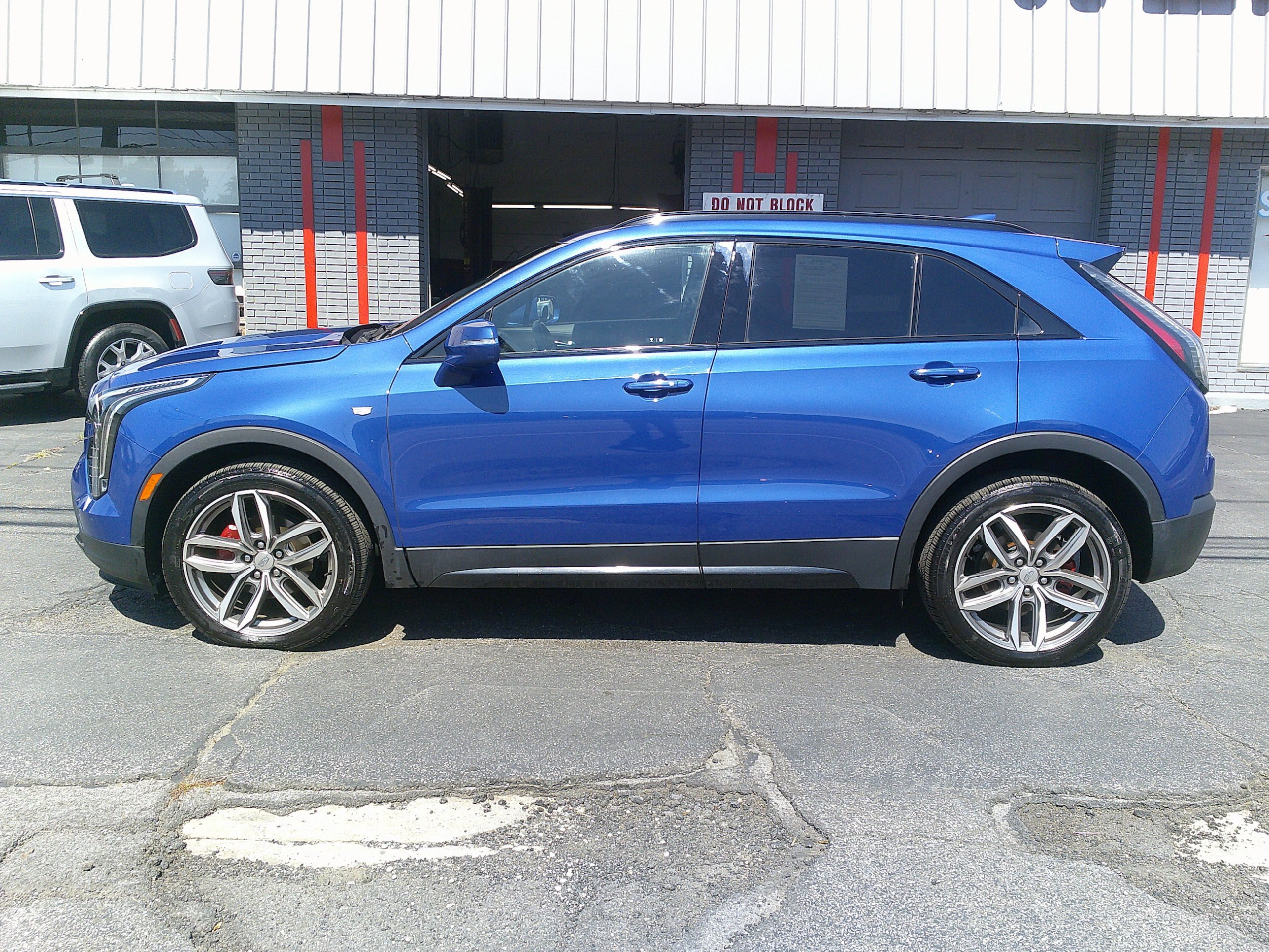 Used 2021 Cadillac XT4 Sport w/ Cold Weather Package AWD/4WD image 14