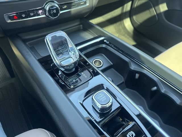 New 2026 Volvo XC60 B5 Plus w/ Protection Package Premier AWD/4WD image 25