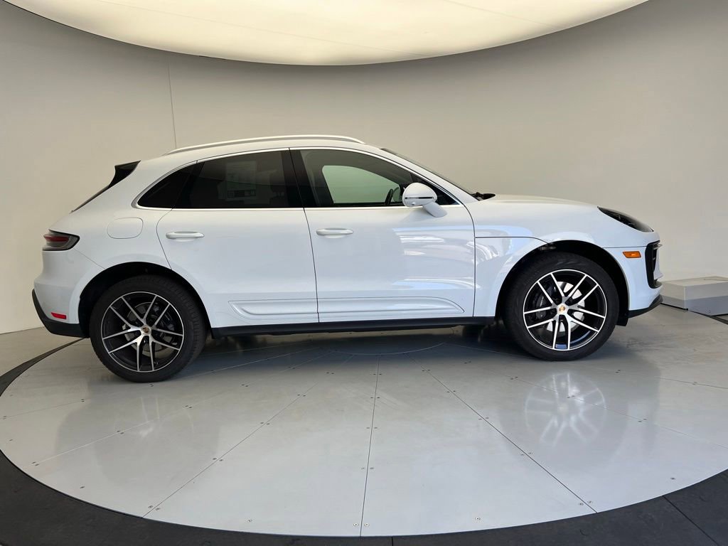 Certified 2023 Porsche Macan AWD/4WD image 23