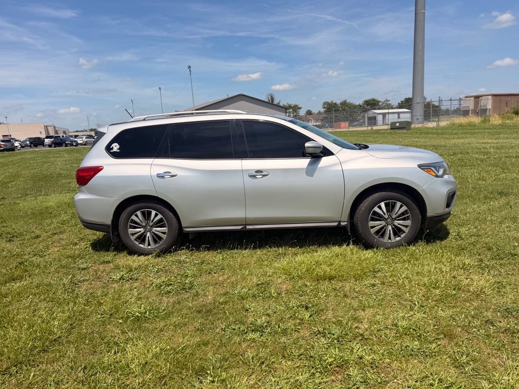 Used 2017 Nissan Pathfinder SL w/ SL Premium Package AWD/4WD image 4