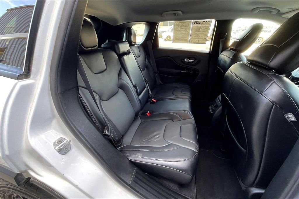 Used 2023 Jeep Cherokee Altitude Lux image 26