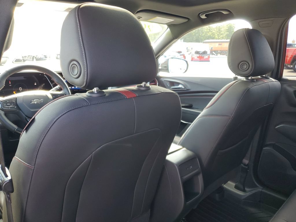 Used 2024 Chevrolet Trax RS w/ Sunroof Package FWD image 30