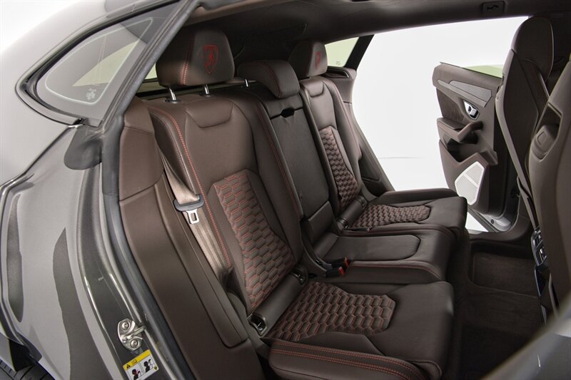 Used 2021 Lamborghini Urus AWD/4WD image 44