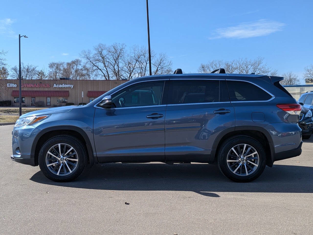 Used 2019 Toyota Highlander XLE FWD image 7