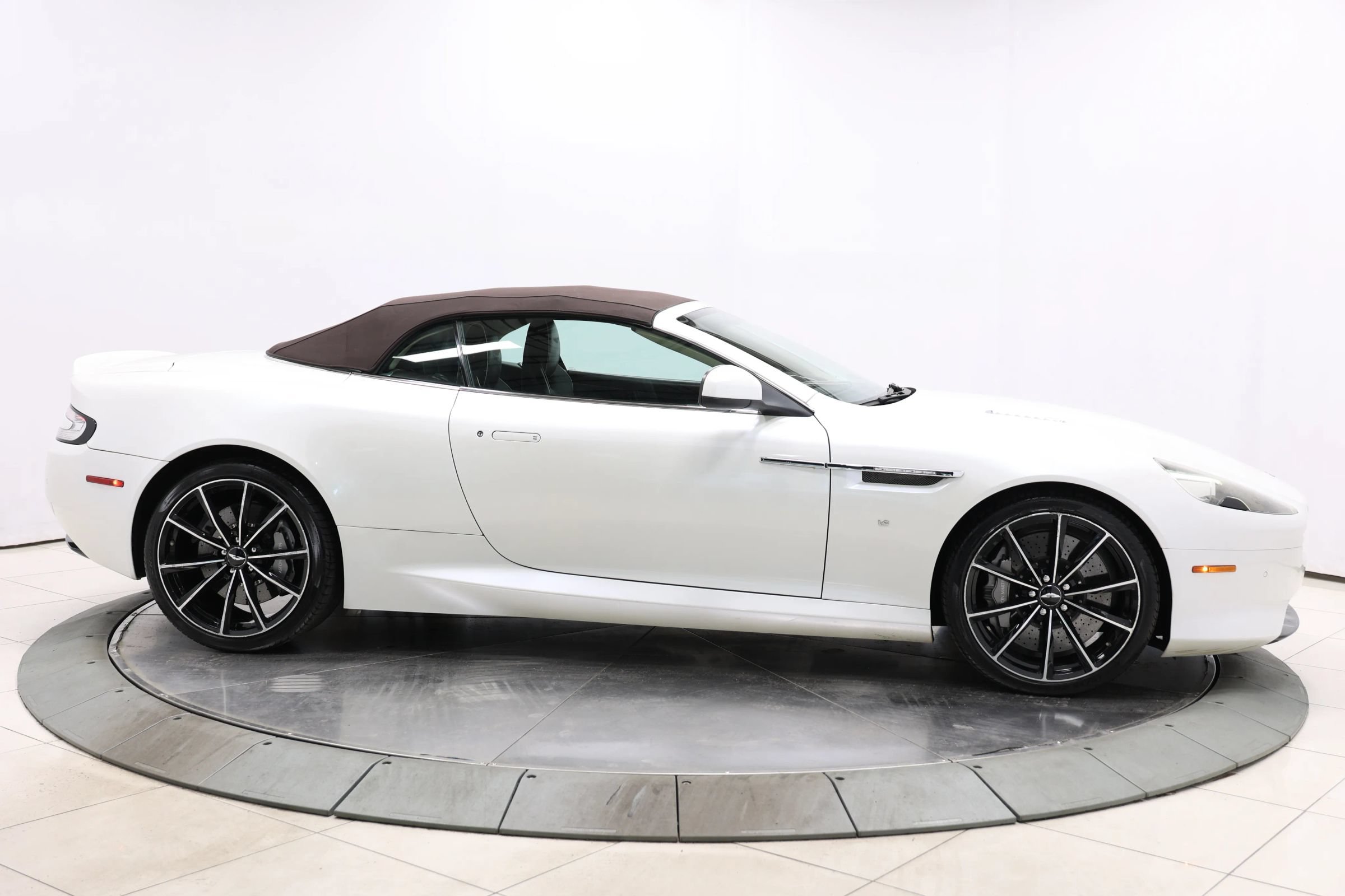 Used 2016 Aston Martin DB9 GT RWD image 96