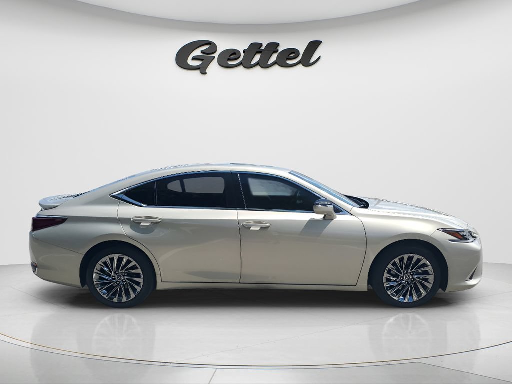 Used 2024 Lexus ES 300h Ultra Luxury w/ Accessory Package (Z2) FWD image 4