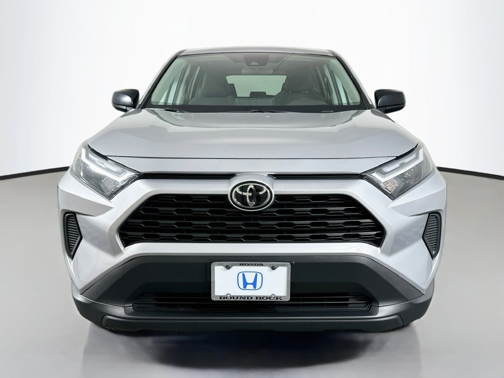 Used 2025 Toyota RAV4 LE AWD/4WD image 2