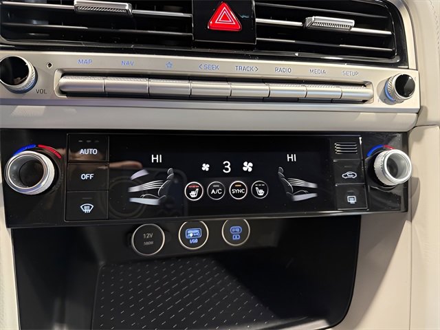 Used 2025 Genesis G70 2.5T image 22