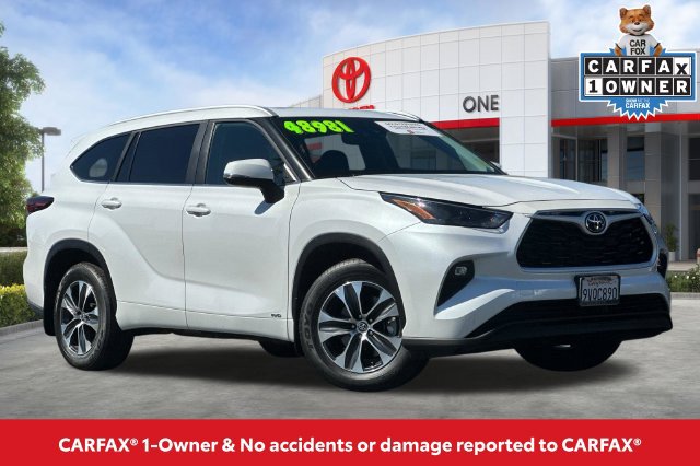 Certified 2026 Toyota Highlander XLE AWD/4WD image 2