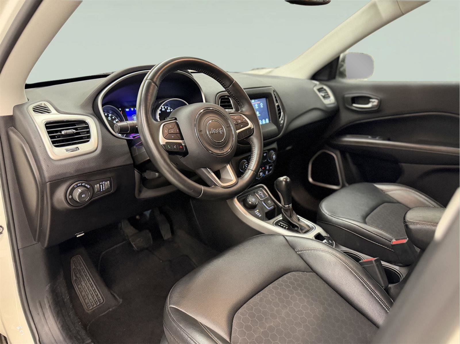Used 2019 Jeep Compass Latitude image 23