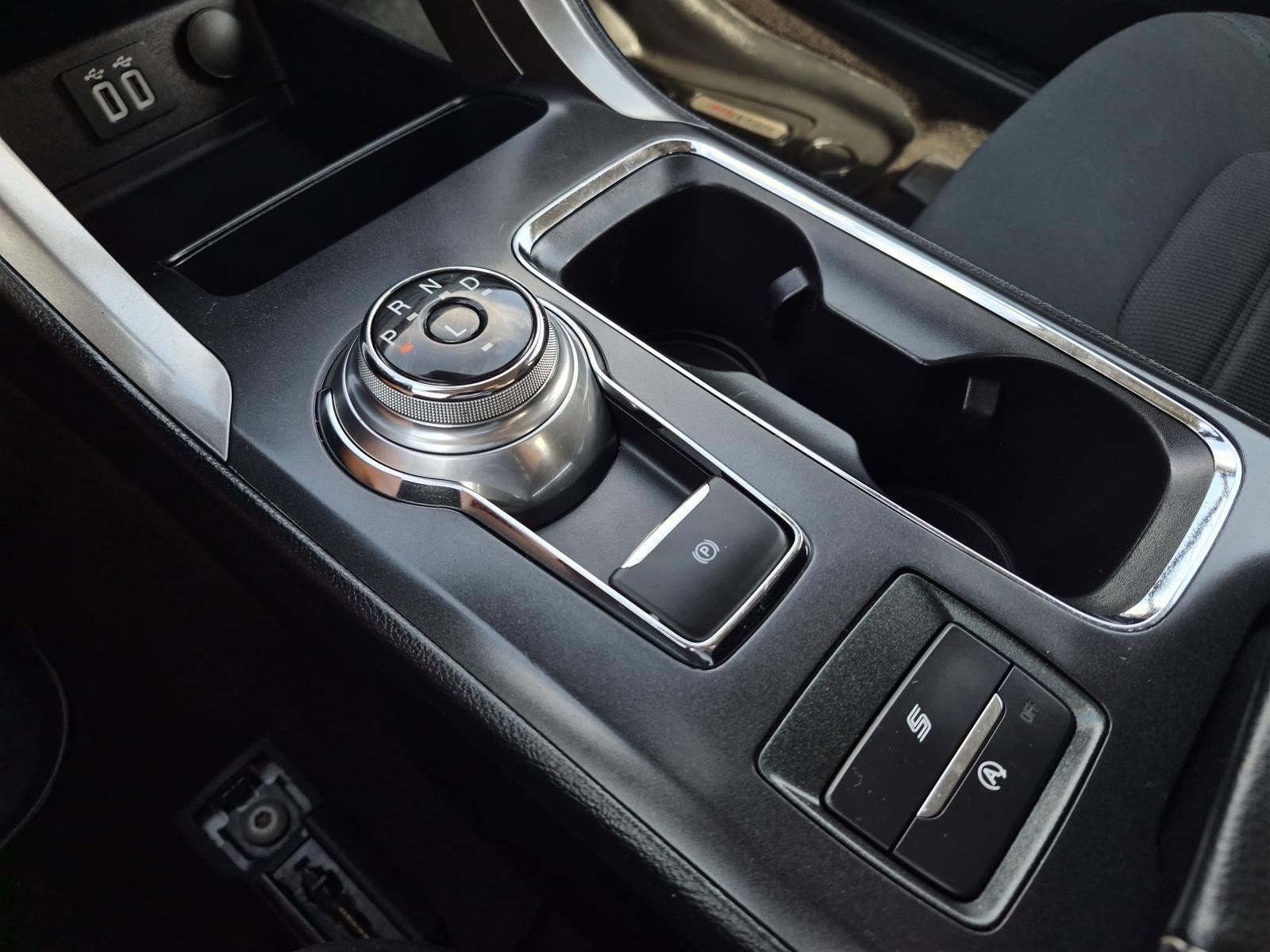 Used 2020 Ford Fusion SE FWD image 28