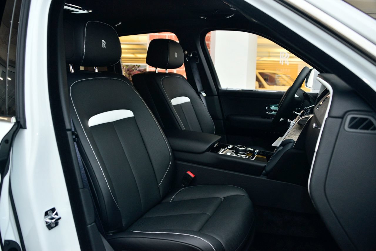 Certified 2023 Rolls-Royce Cullinan w/ Technology Package AWD/4WD image 27