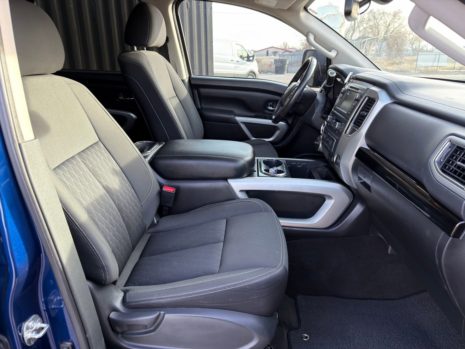 Used 2019 Nissan Titan SV w/ SV Convenience Package image 36