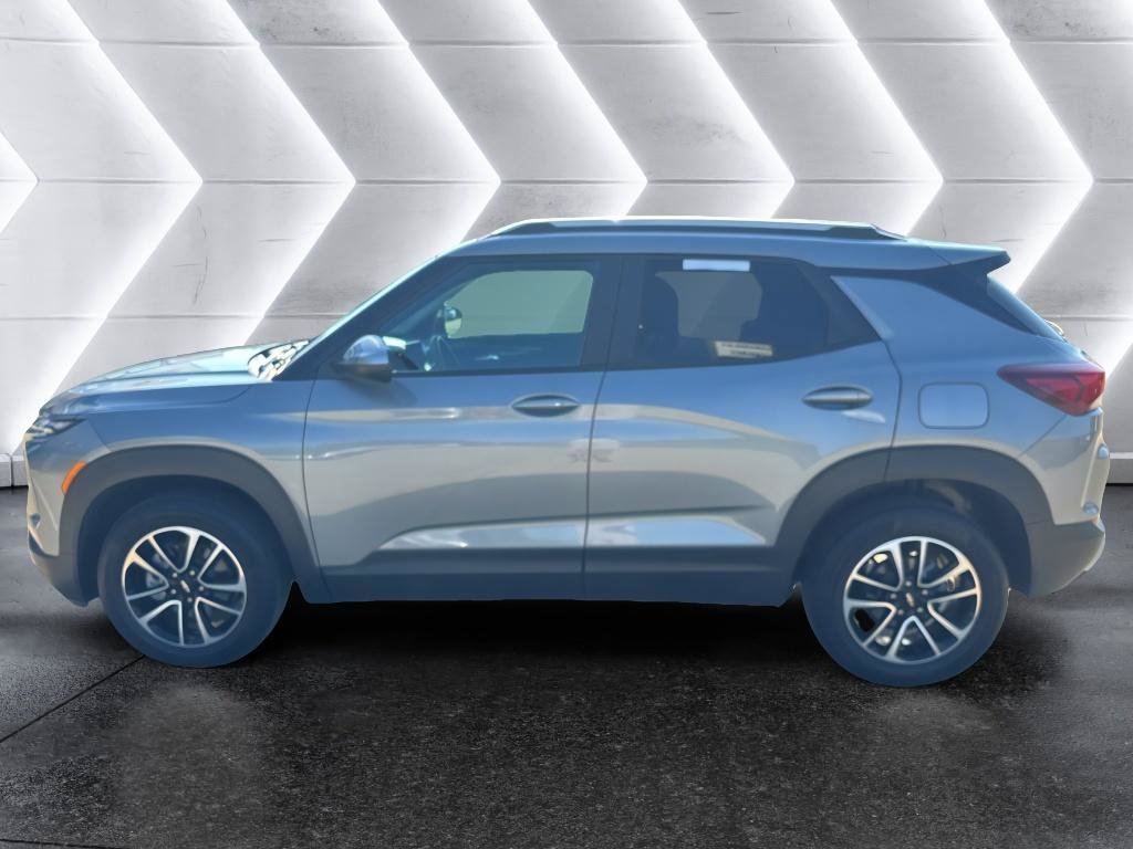 Used 2025 Chevrolet TrailBlazer LT AWD/4WD image 3