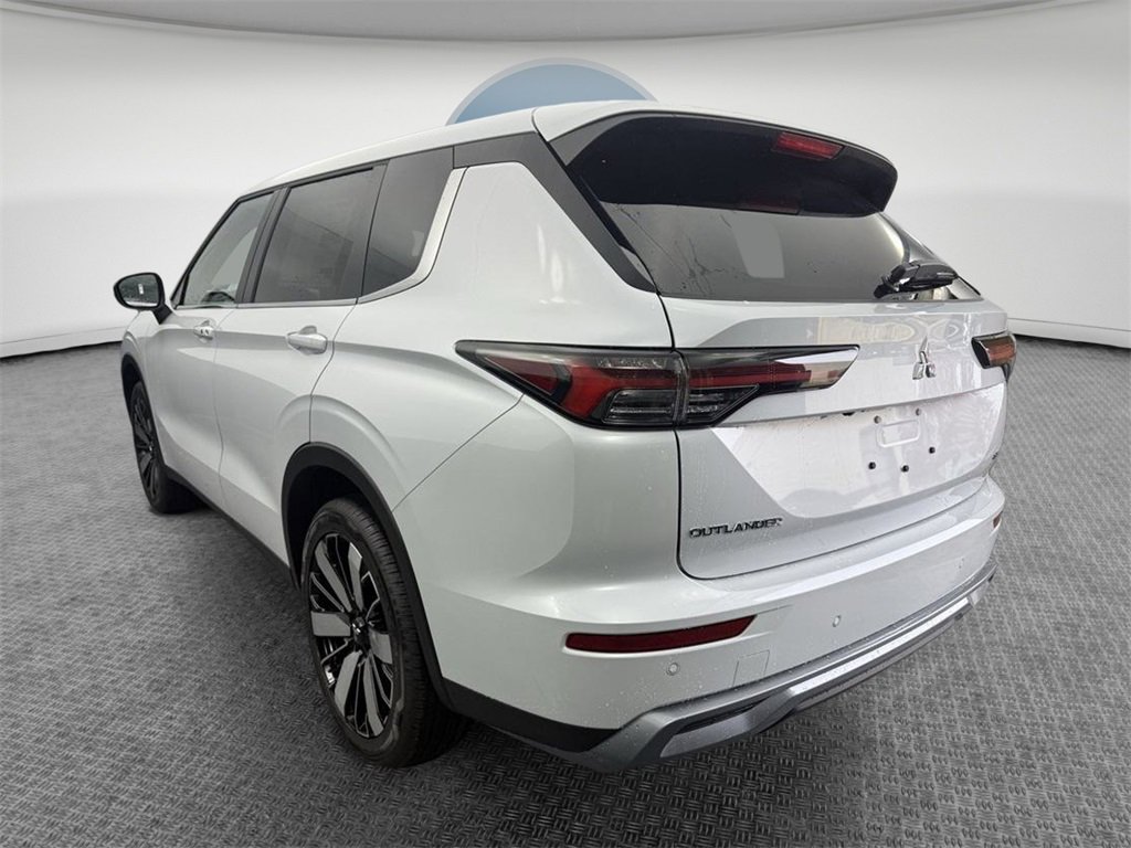 New 2025 Mitsubishi Outlander SE image 6