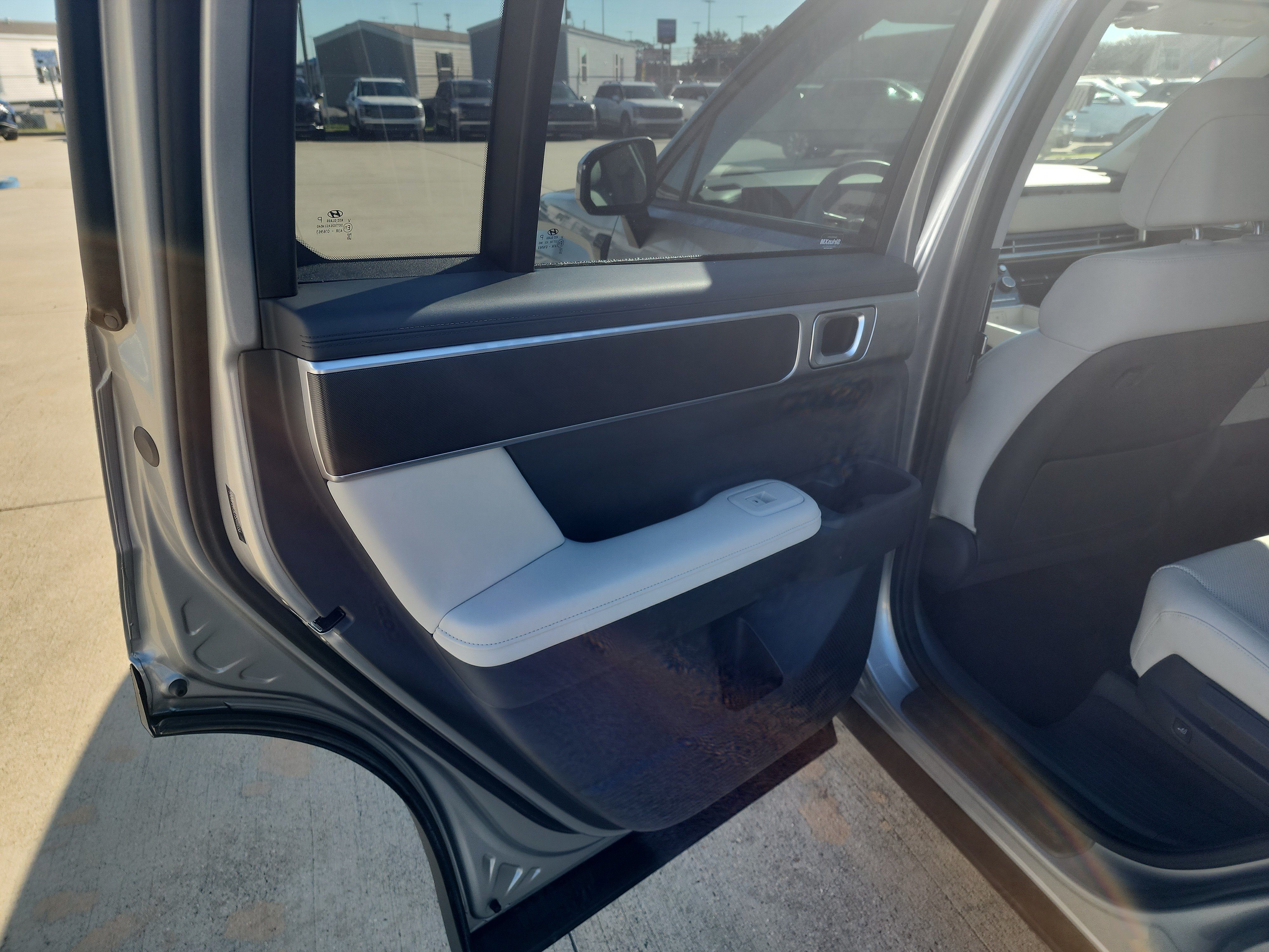 Used 2025 Hyundai Santa Fe SEL FWD image 11